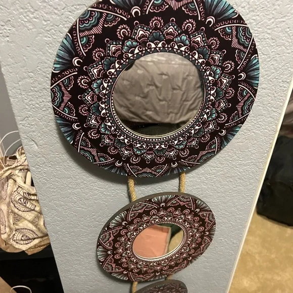 3 Dot mandala decor