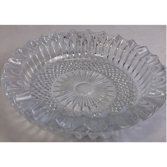 Ashtray Cigarette‎ Round Sunburst Crystal Bowl Beautiful Vintage 6-Inch Diameter