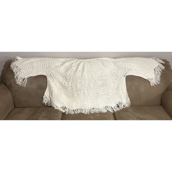 Vtg White Handmade Tree Skirt Shawl Wrap With Buttons Fringe Granny Core