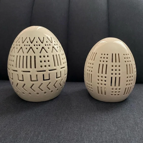 2 pearl white ceramic egg shaped luminaries