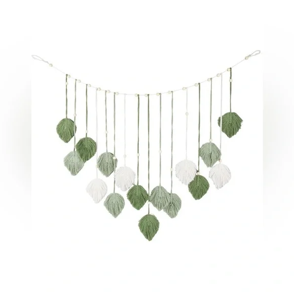Green and White Leaf Garland