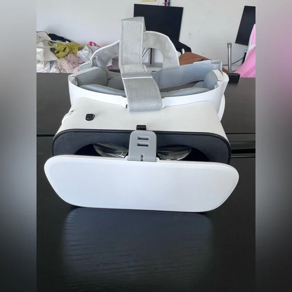 White VR Headset