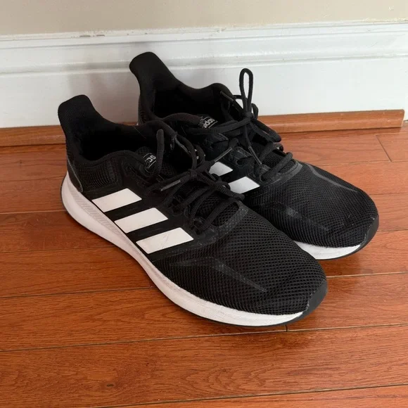 Adidas Men's 10 Black and White‎ Sneakers