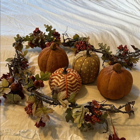 Autumn Harvest lot of Garland and pumpkins!