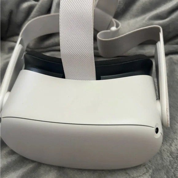 Oculus Gray and White VR Headset