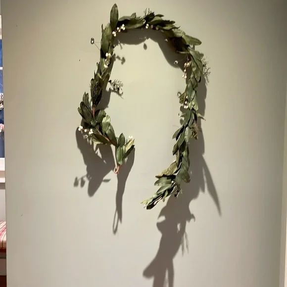 Gorgeous holiday garland with berries and glass beads. Approx 5+ft