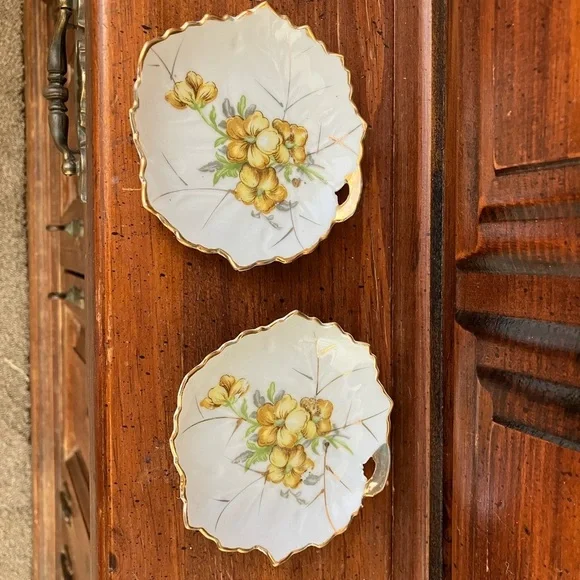 Floral Leaf-Shaped Decorative Plates/ Trinket Trays