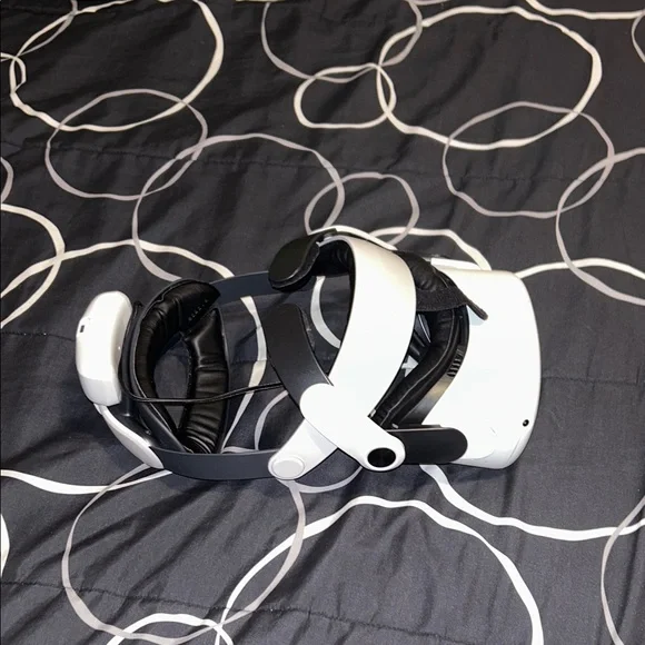 Advanced White VR Headset for Immersive Experiences