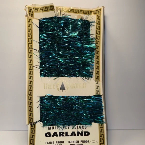 Vintage Tree World Multi-Ply Deluxe Garland