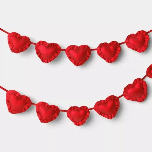 TARGET THRESHOLD VALENTINE'S DAY HEART GARLAND 1CT