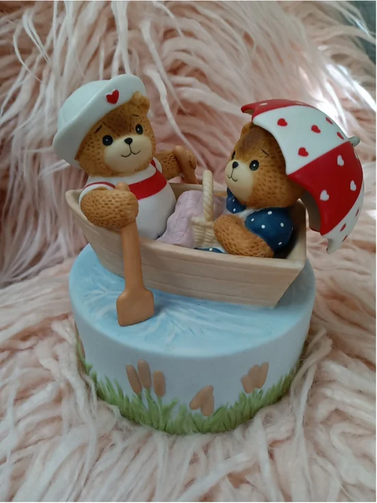 Lucy & Me by Lucy Rigg Musical Box Plays 
