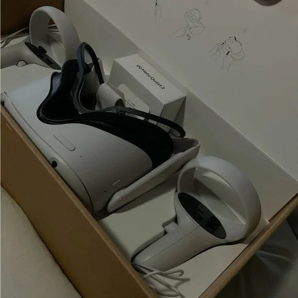 Oculus Gray and Black VR Headset with Controllers