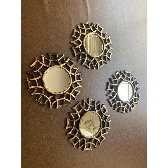NEW Wall decor - set of 4 plastic