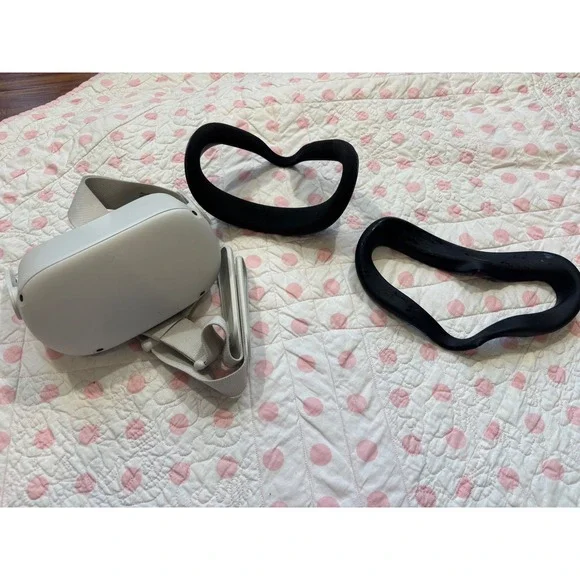 Oculus Quest 2 VR Headset READ