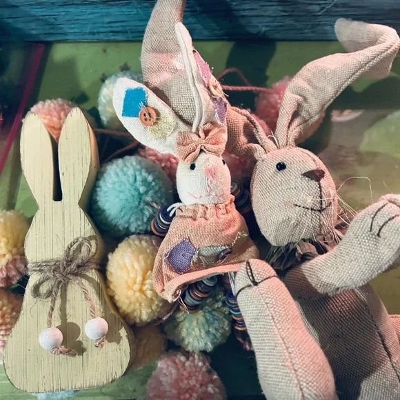Easter bunnies bunny & Pom Pom decorations lot farmhouse chic wood burlap
