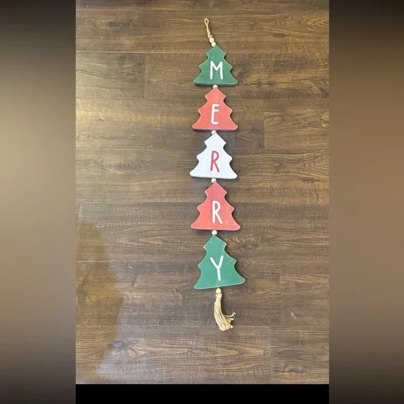 Festive 'MERRY' Wooden Tree Garland - Green, Red, White
