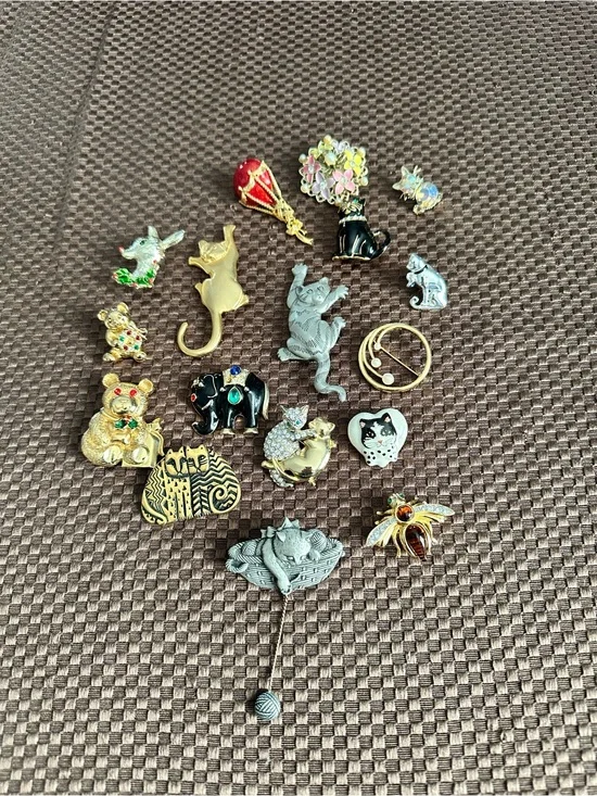 Assorted Cat & Animal Enamel Pins - Multi-Color Pet-Themed Collection