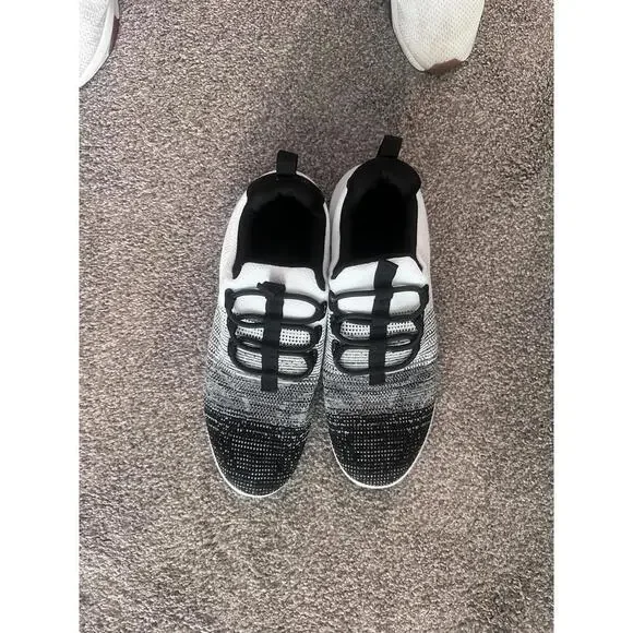 Men's Black and White Gradient Knit Sneakers