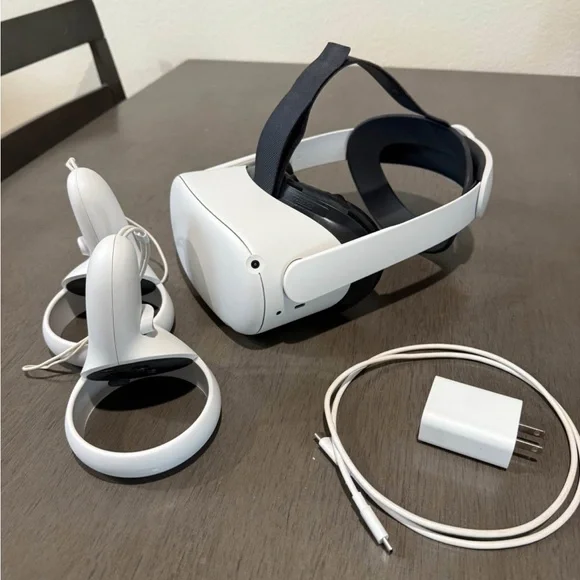 Meta quest 2 White VR Headset with Controllers
