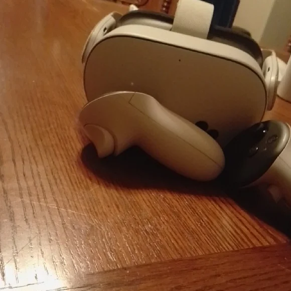 VR Headset with Controllers - Gray