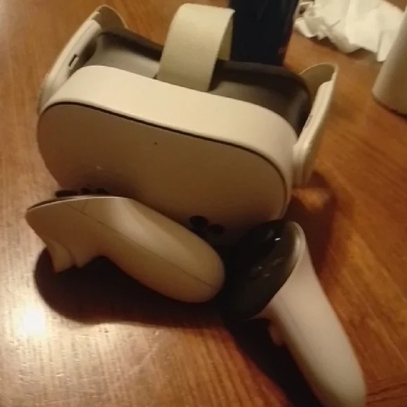 VR Headset with Controllers - White