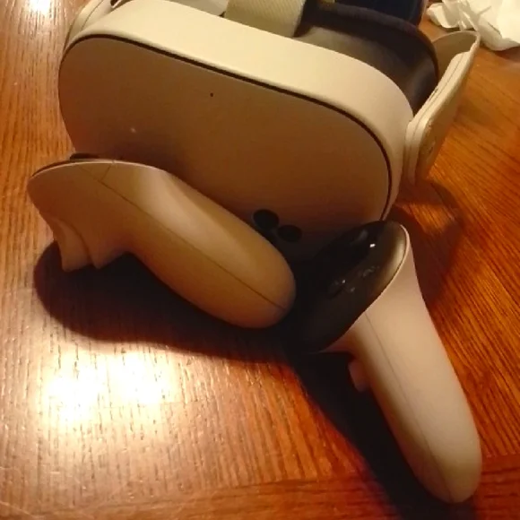 VR Headset and Controllers - White