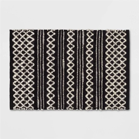 THRESHOLD NWT handloom mixed fibre rug black/white -2x3