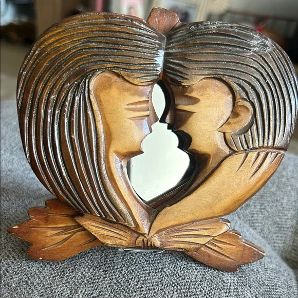 Romantic Brown Wooden Mirror Decor