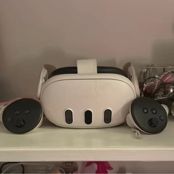 White meta quest 3 Headset with Controllers