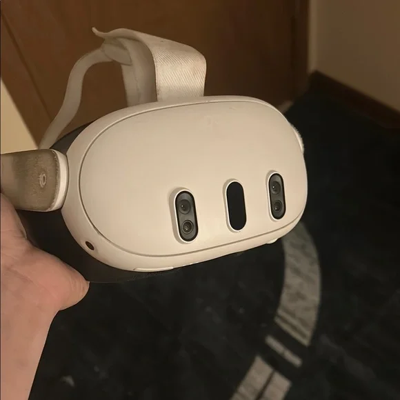 White VR Headset