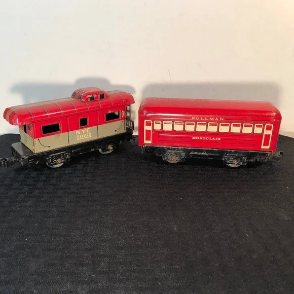 Set of 2 Marx Tin litho O gauge Pre war Train cars passenger and caboose