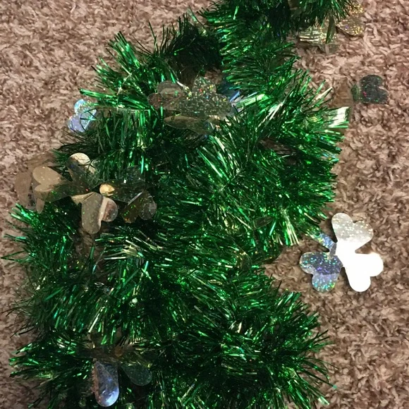 🍀 Green Garland