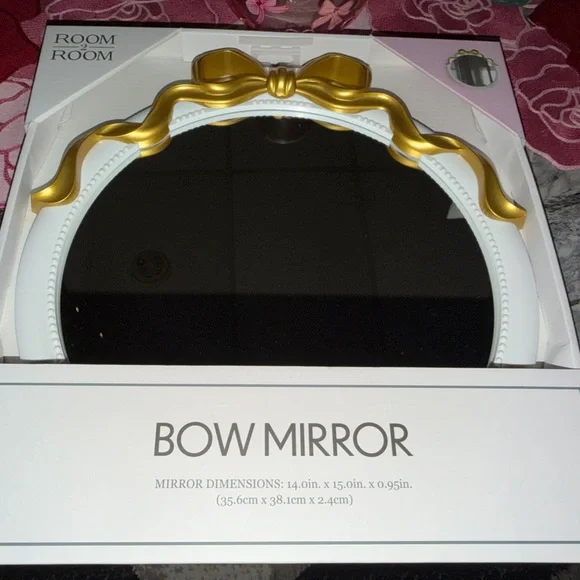 Gold Bow Mirror room 2 room