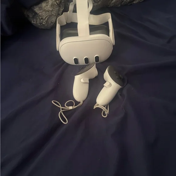 Oculus Quest 2 White Standalone VR Headset