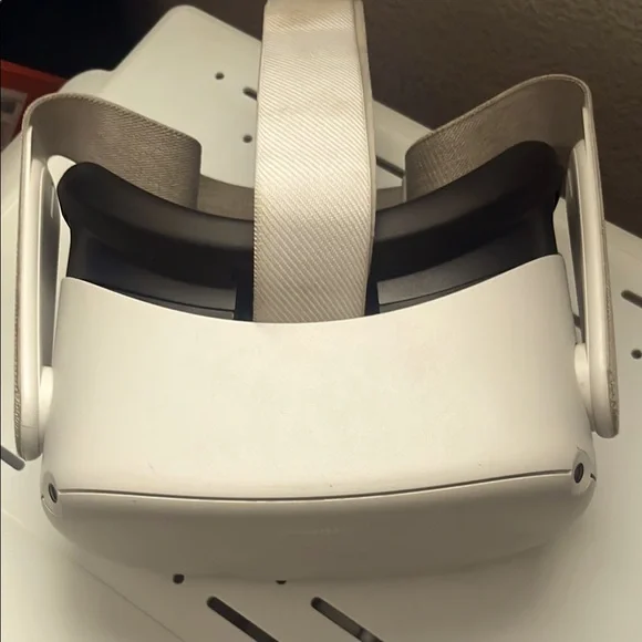 White VR Headset