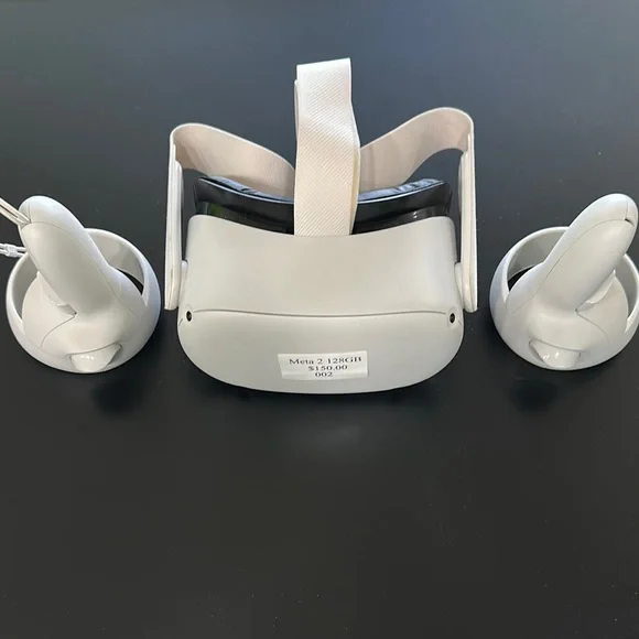 VR Headset with Controllers - White