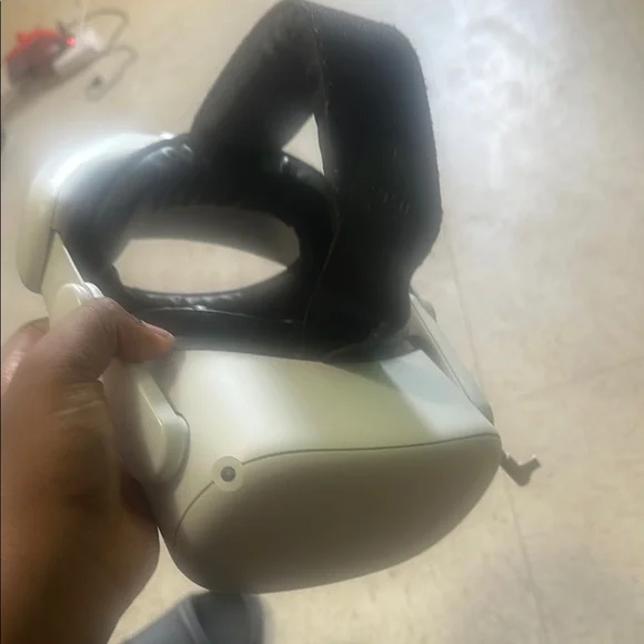 VR Headset in White
