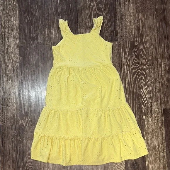 Girls bright yellow dress size 7 with buttons down the back, super cute!!