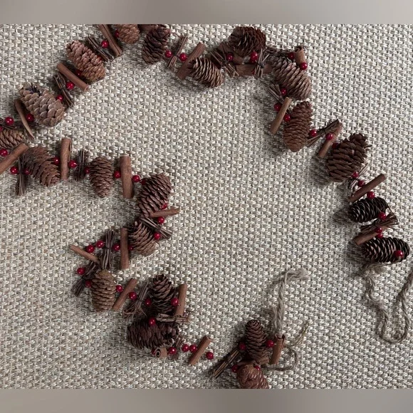 Pinecone Garland ~ 6ft
