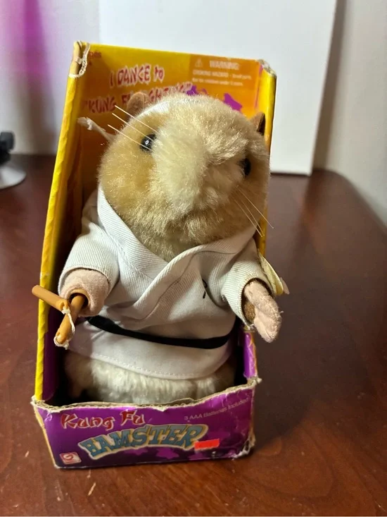 Gemmy 2001 Kung Fu Fighting Dancing Martial Arts Hamster - Works! Original Box