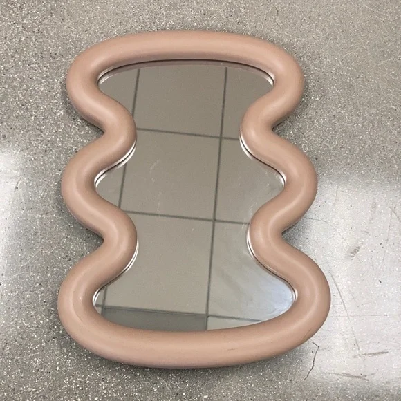 🪞💄 H&M Wavy Mirror - Beige Color - 10.75” x 15” 💋🪞