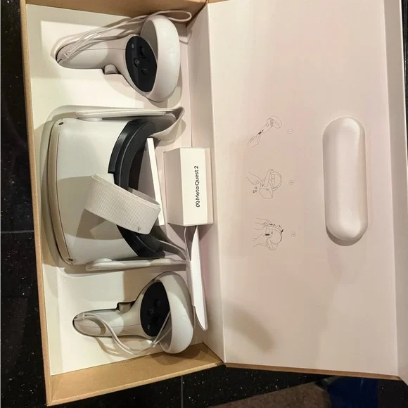 Oculus White VR Headset with Controllers