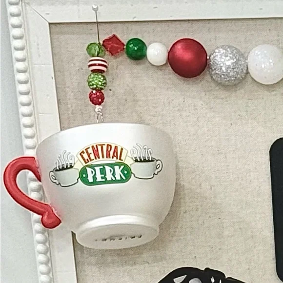 Central Perk Large Bead Christmas Garland Red White