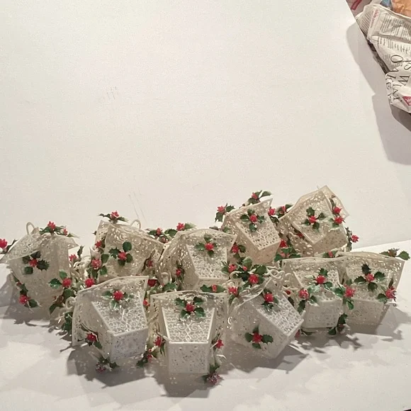 Vintage 9 Ft White Plastic Chain Garland Lanterns+Bells+Holly Christmas 60-70s