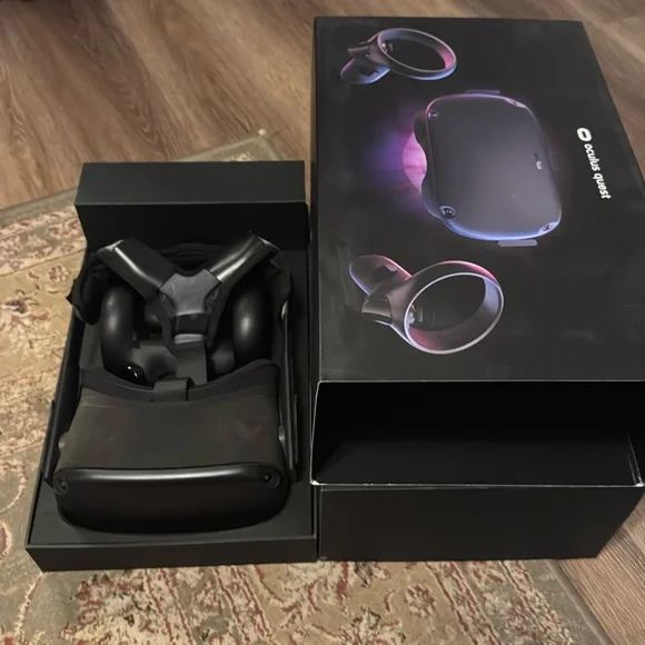 Oculus Quest. Original case.