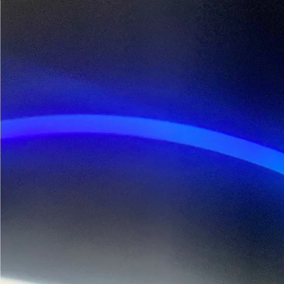 Oculus quest at 2, 256GB, controller grips and games on it