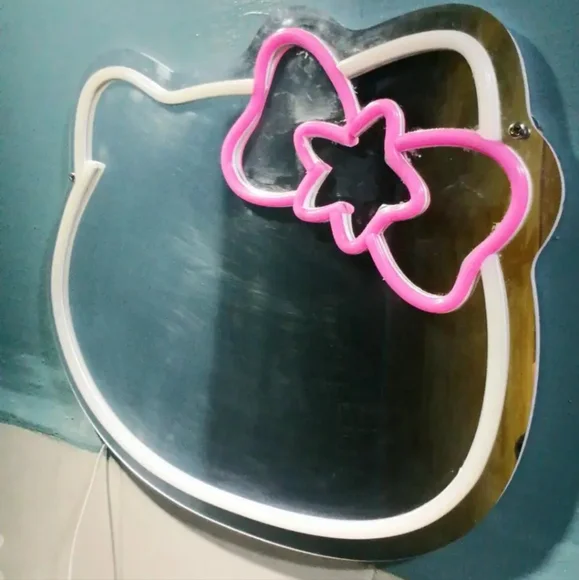 Hello Kitty Led lighted mirror 15