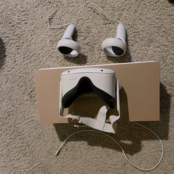 Meta Quest 2 128GB headset.