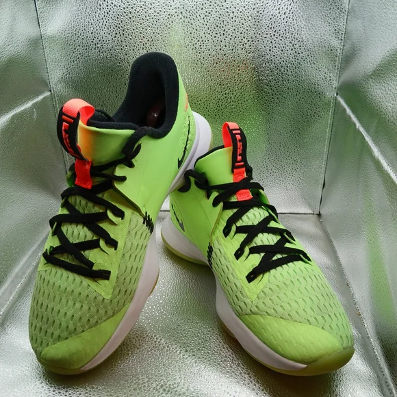 Nike Lebron Glow Green and Black Witness V Basketball Sneakers Men's Size 11