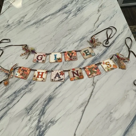 Festive 'Give Thanks' Banner - Multicolor